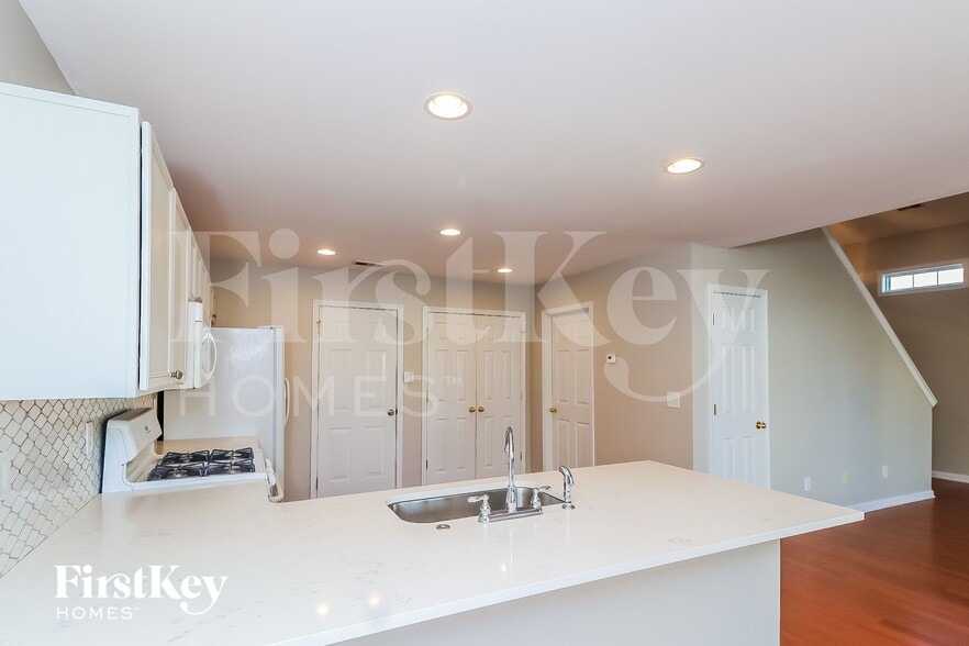 Building Photo - 2430 Gatewater Ct