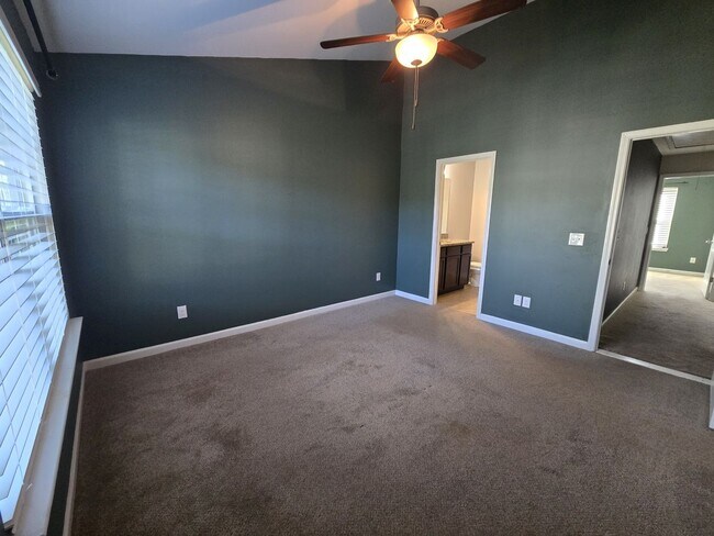 Building Photo - 220 Jenna Lee Cir