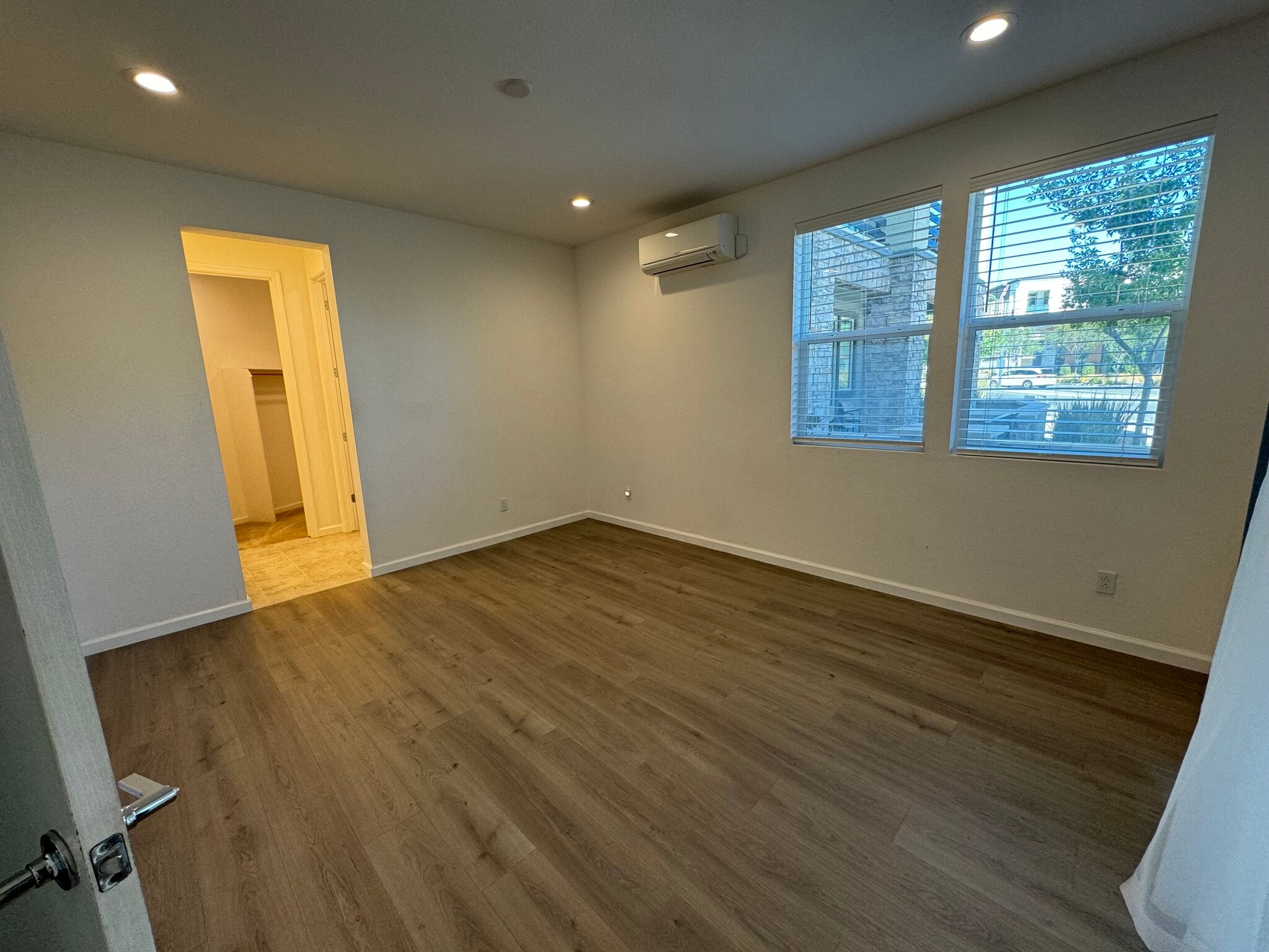 Building Photo - 5776 Sterling St