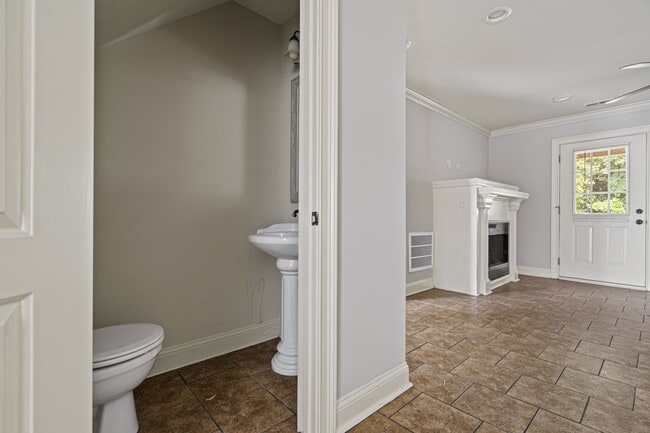 Building Photo - 103 Lee Ln