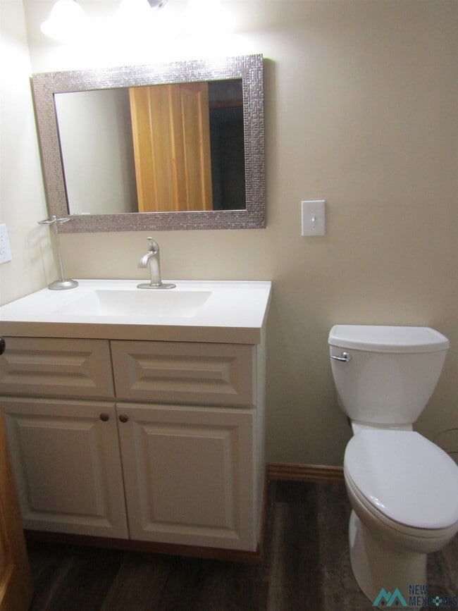 Building Photo - 1915 Villa Dr