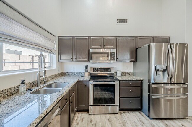 Building Photo - 760 N Swan Dr