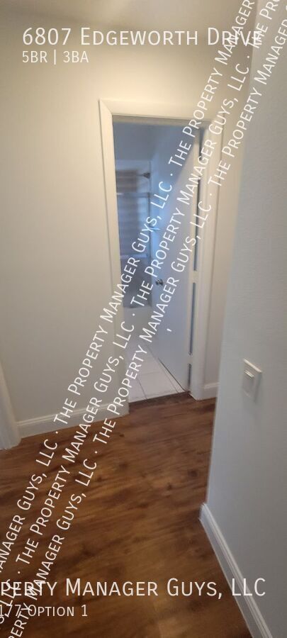 Building Photo - 6807 Edgeworth Dr