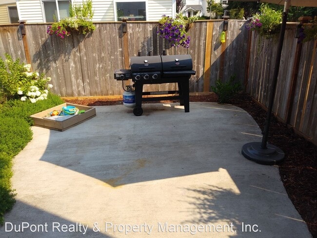 Building Photo - 3 br, 2.5 bath House - 1222 Evans Ct