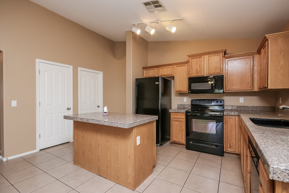 Building Photo - 7814 S 72nd Ln