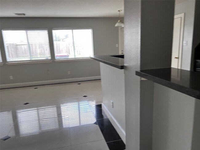 Building Photo - 19818 Lindenwick Ct