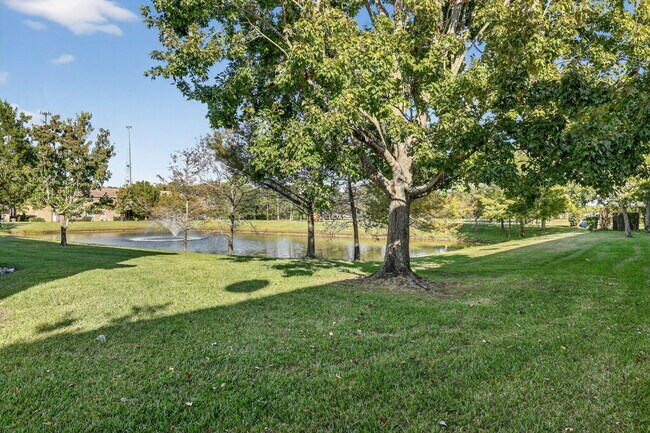 Building Photo - 2245 Portsmouth Ln