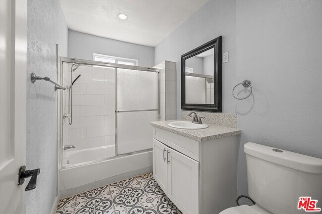 Building Photo - 1754 N La Brea Ave