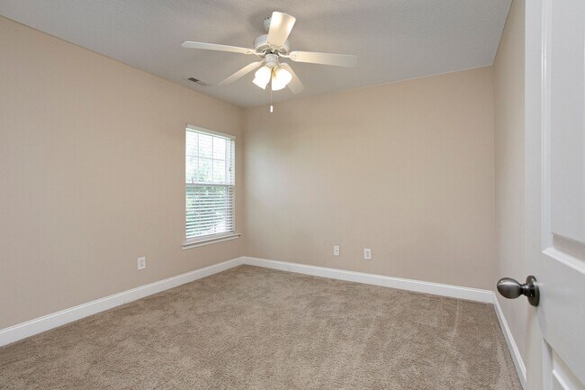 Building Photo - Beautiful 3 Bedroom Home w/Loft in Cary! - Available Now
