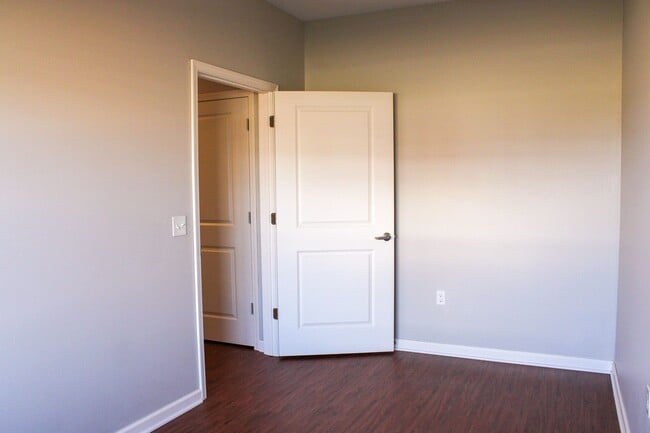 Building Photo - 3201 Redhawk St