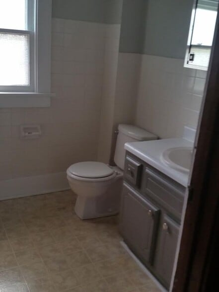 Building Photo - 412 E. Washington St.