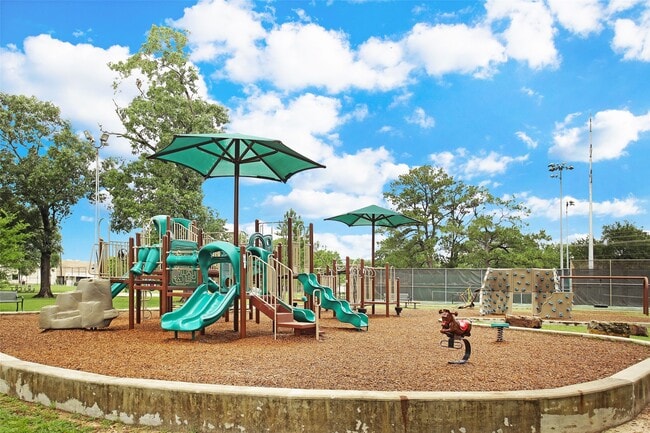 Building Photo - 1607 Willowby Dr