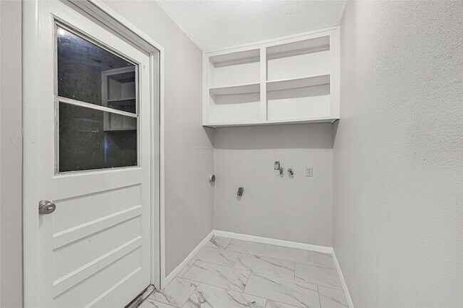 Building Photo - 1803 Flamingo Dr