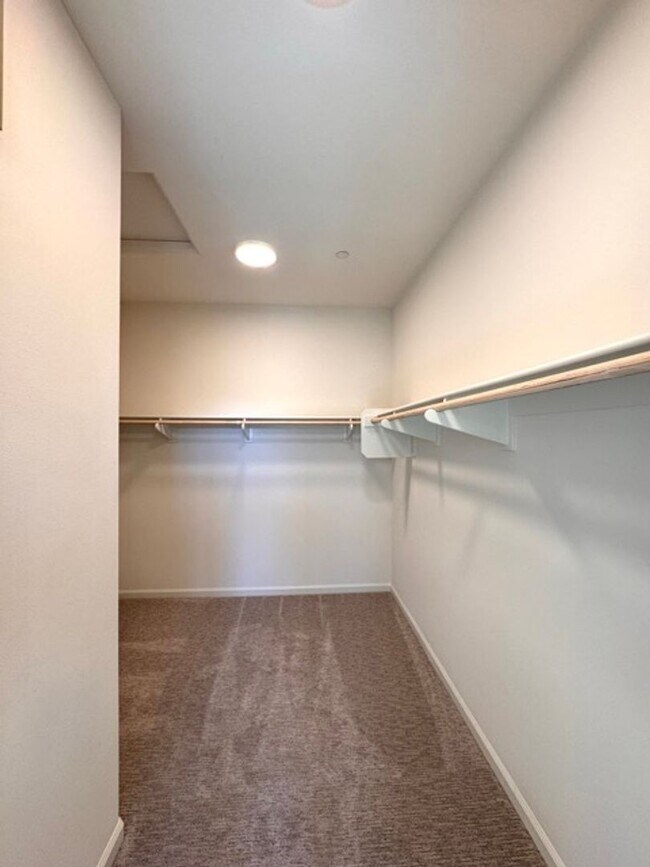 Building Photo - Brand New 4 Bedroom Home with Solar in Gat...