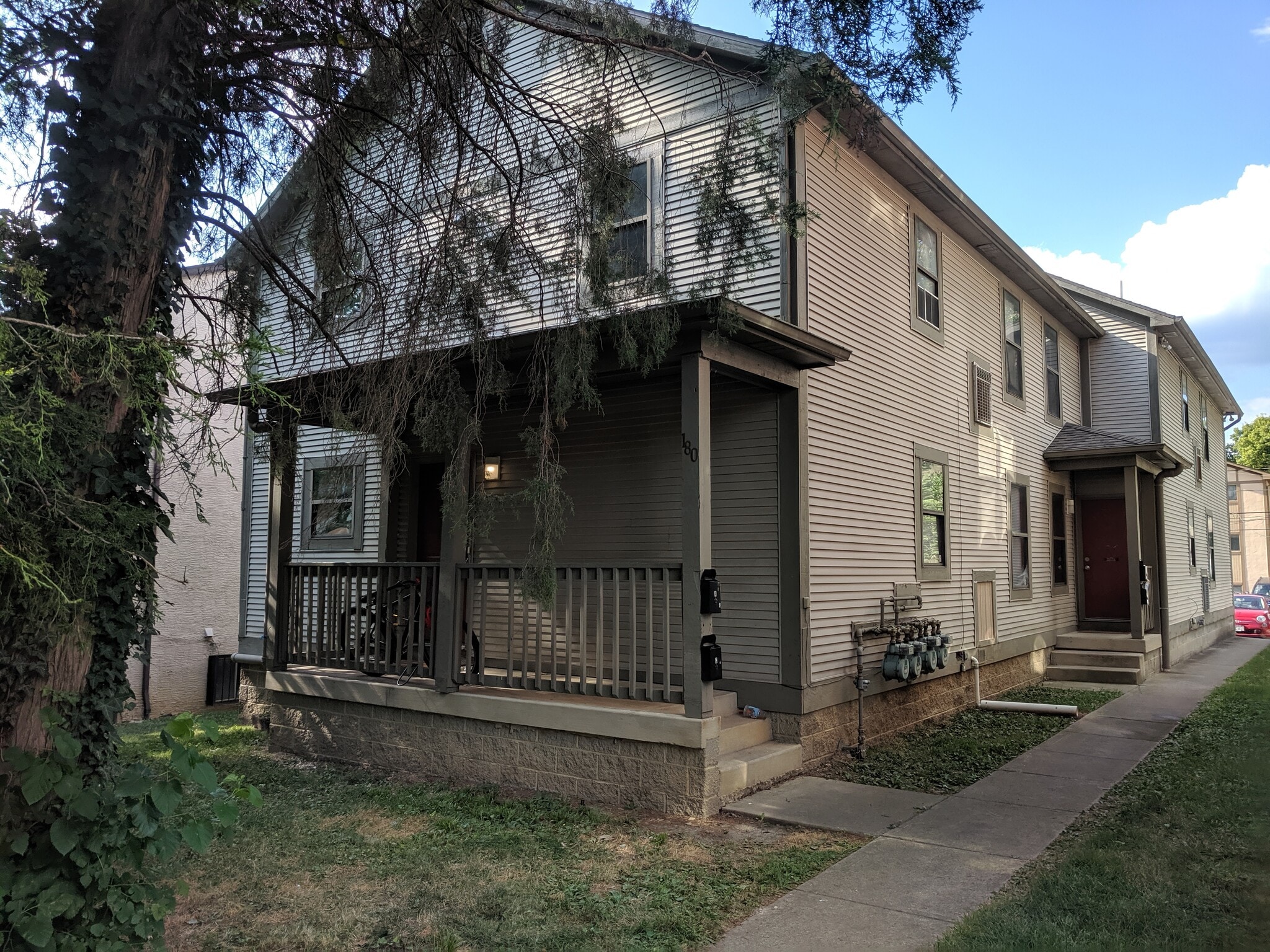 Building Photo - 180 E 12th Ave