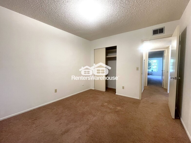 Building Photo - 2460 Persian Dr