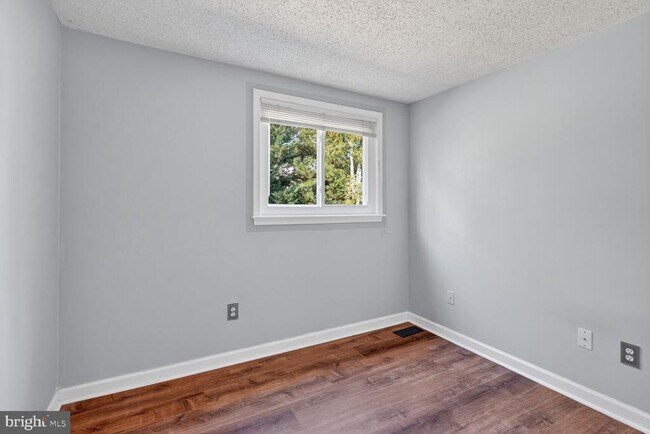 Building Photo - 5320 Larochelle Ct