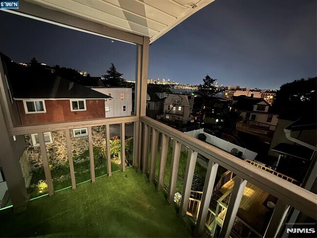 Building Photo - 21 Valley 3 Vly