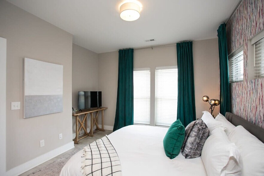 Building Photo - 709 26th Ave N