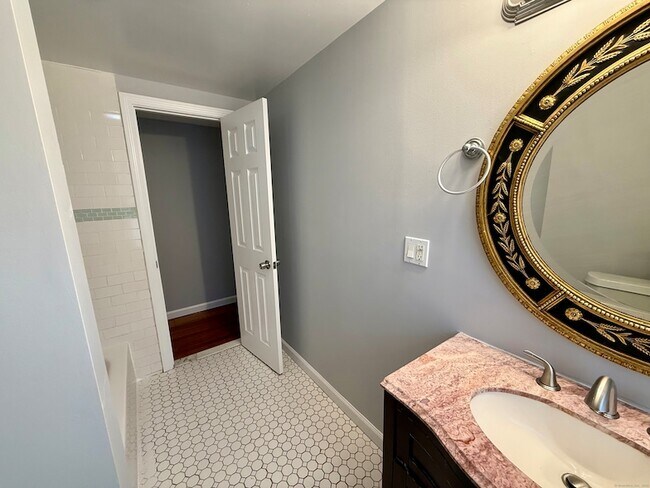 Building Photo - 16 1/2 W Main Street Unit
