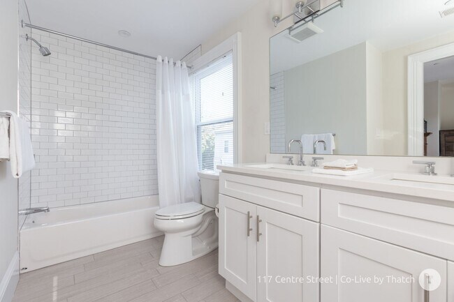 Building Photo - Convenient Location, In-Unit Washer and Dryer, Central Heat/AC, Eat-in Kitchen, Parking for Rent