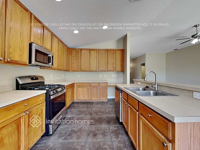 Building Photo - 6815 Monarch Park Dr