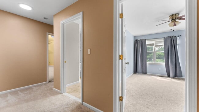 Building Photo - 9069 Emerson Dr