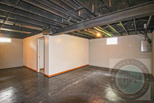 Building Photo - Comfortable 2 Bedroom/ 2 Bathroom/ 2 Car D...