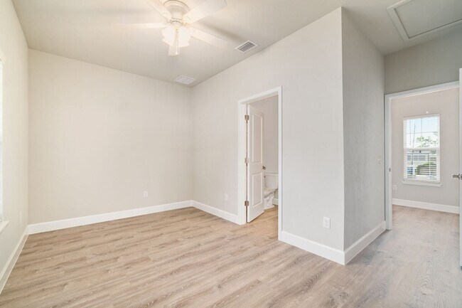 Building Photo - The Reef Townhome NOW LEASING FOR FALL 2026!