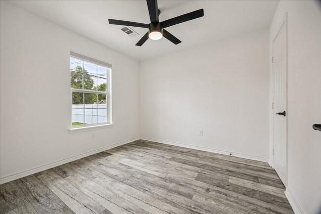 Building Photo - 2610 Cochran St