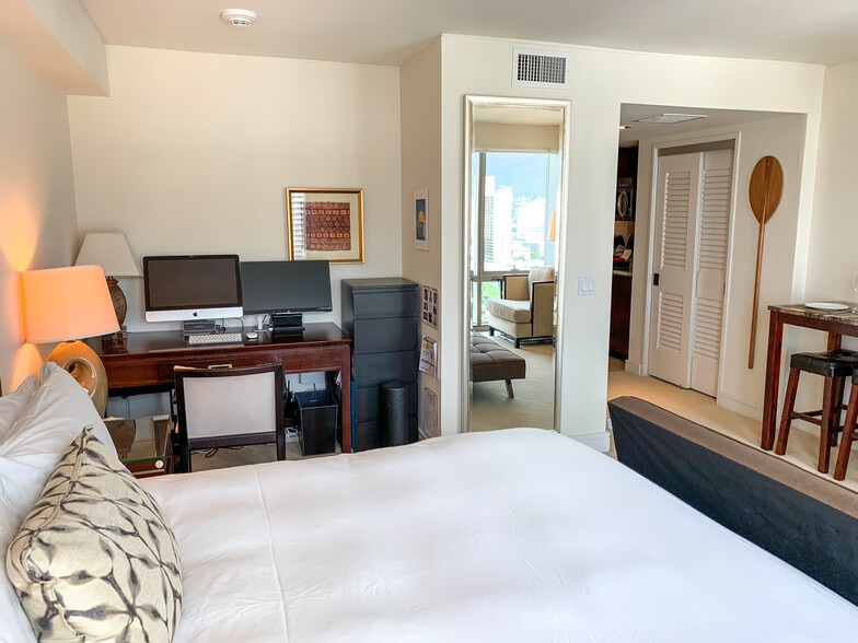 Building Photo - 223 Saratoga Rd