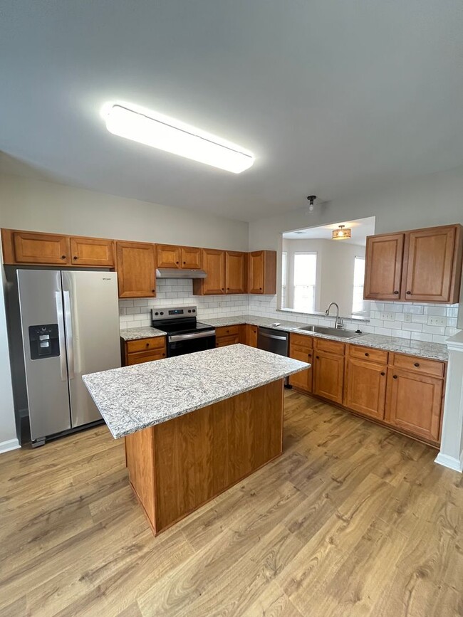 Building Photo - Newly Renovated 3 Bed, 2.5 bathroom Townhome