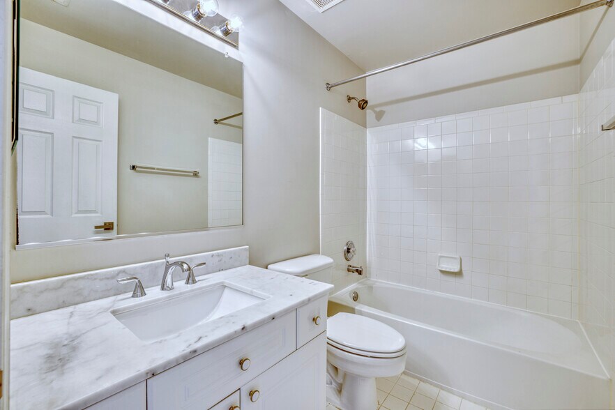Building Photo - 5742 Governors Pond Cir
