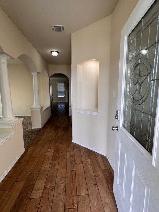 Building Photo - Spacious 5-Bedroom Harker Heights Home with 3 Living Areas & 3-Car Garage