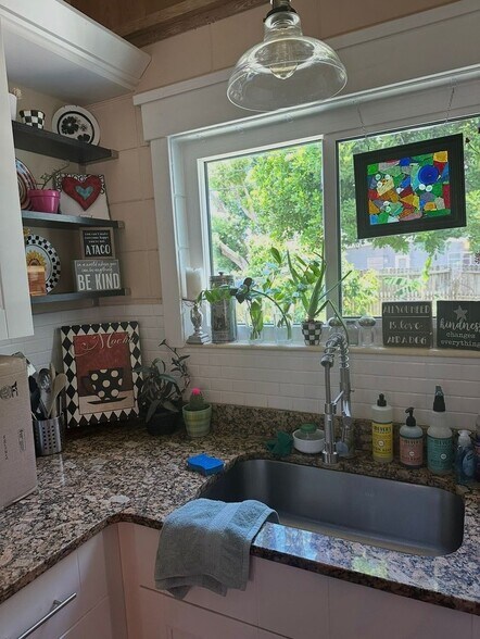 Building Photo - 352 Tihami Rd