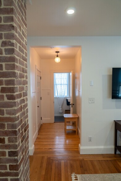 Front Hall Entry - 9 Tyler St