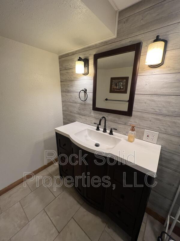 Building Photo - 7800 Happy Jack Rd