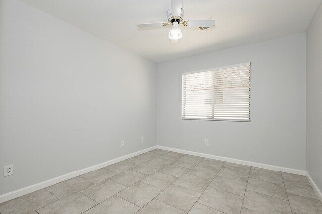 Building Photo - Peccole Ranch 3 Bed 2 Bath Gated Ascot Park Beauty