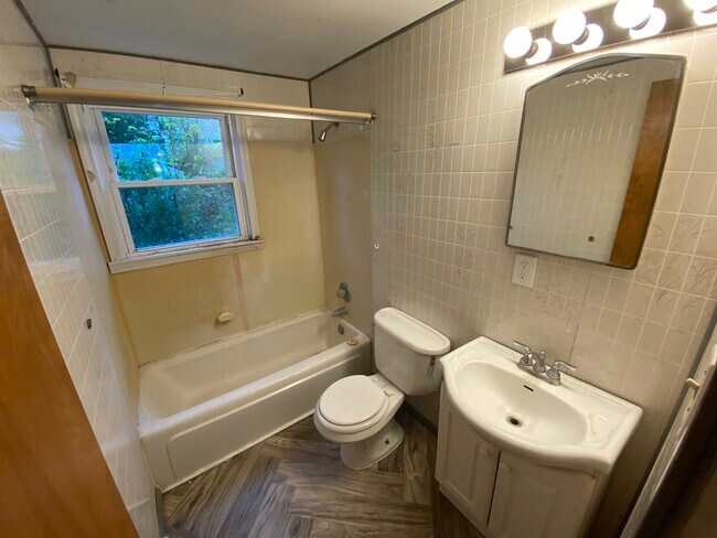 Building Photo - 1110 Roosevelt St