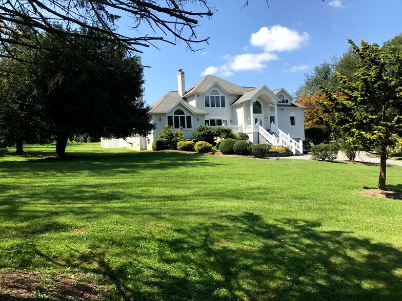 Building Photo - 45 Big Island Rd