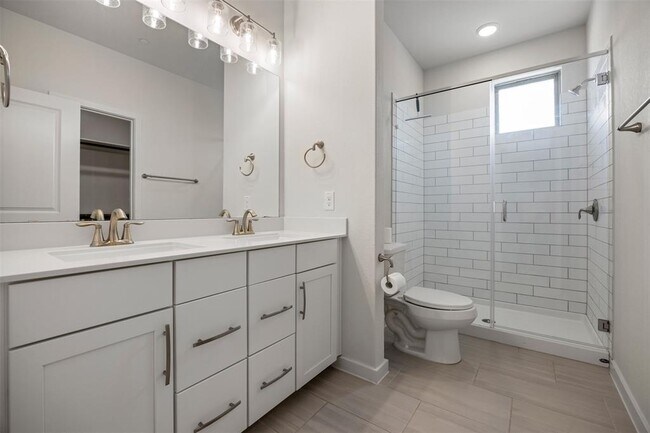 Building Photo - 2500 Forest Creek Dr