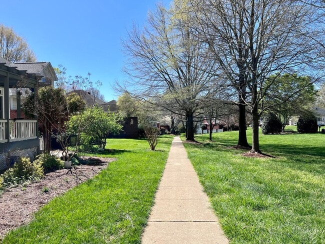 Building Photo - Gorgeous One Level Home in Chapel Hill