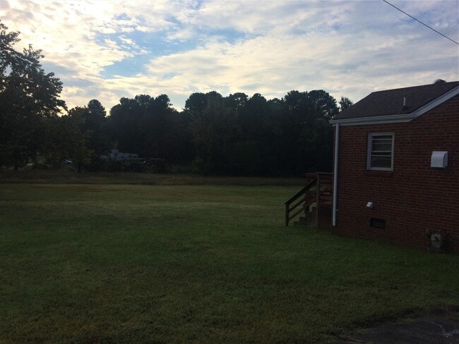 Building Photo - 2021 N Parham Rd