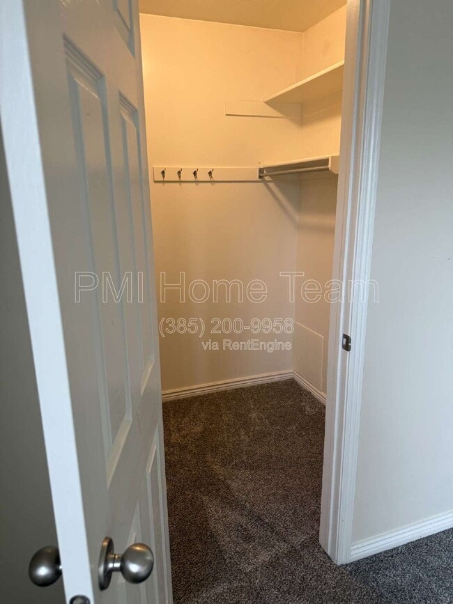 Building Photo - 652 W 800 N