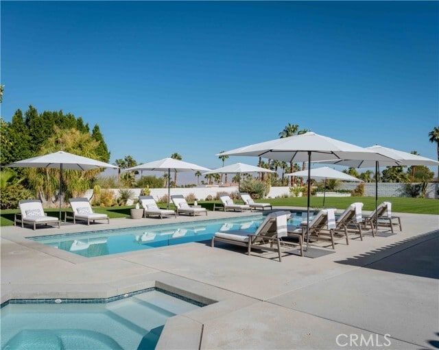 Building Photo - 72840 Cll De La Silla