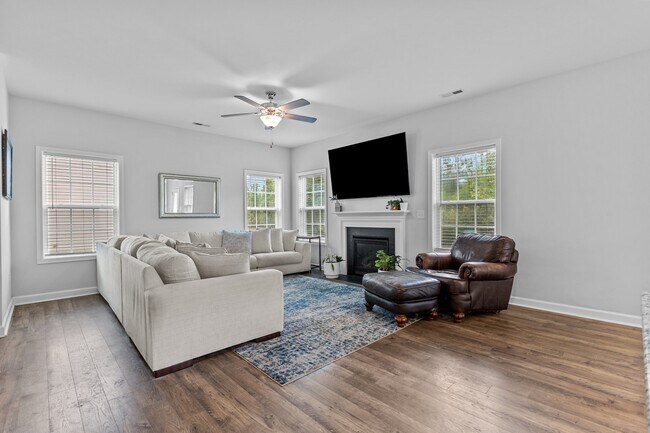 Building Photo - 1145 Camellia Dr