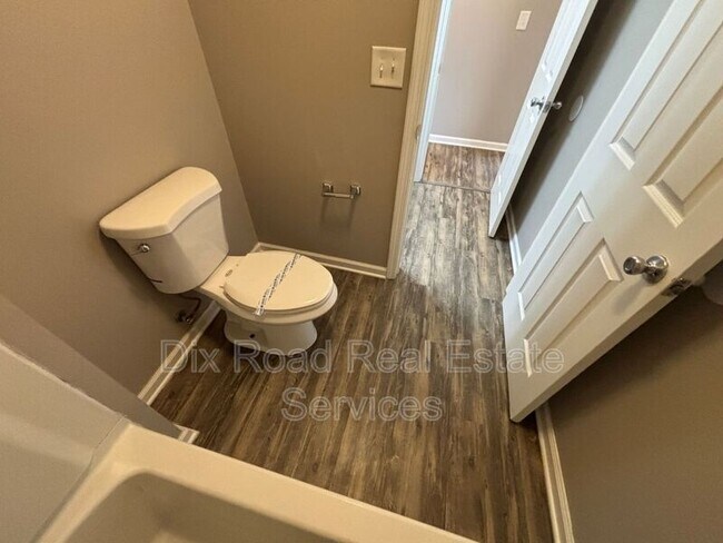 Building Photo - 209 Wexford Dr