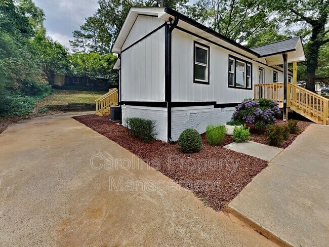 Building Photo - 2633 Brentwood Pl