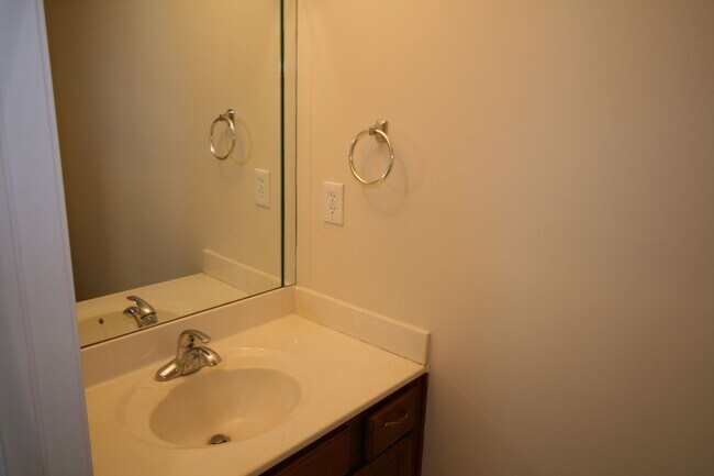 Building Photo - Willow Bend Home. 1st Floor Primary Bedroo...