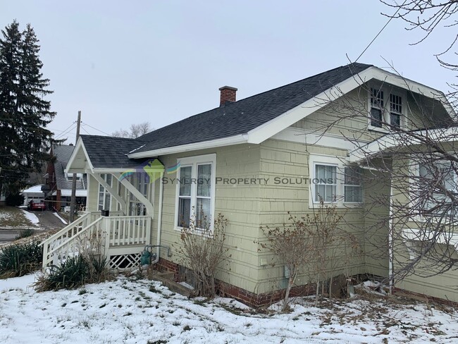 Building Photo - Adorable 2-bedroom home with 1 car detache...